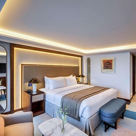 Queen Elizabeth 2 Hotel Dubai Esterno foto