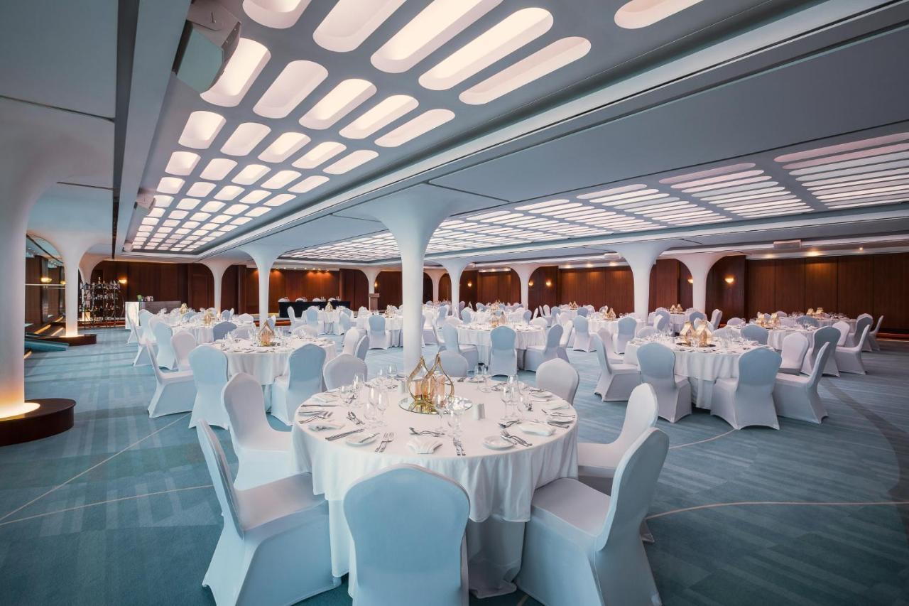 Queen Elizabeth 2 Hotel Dubai Esterno foto