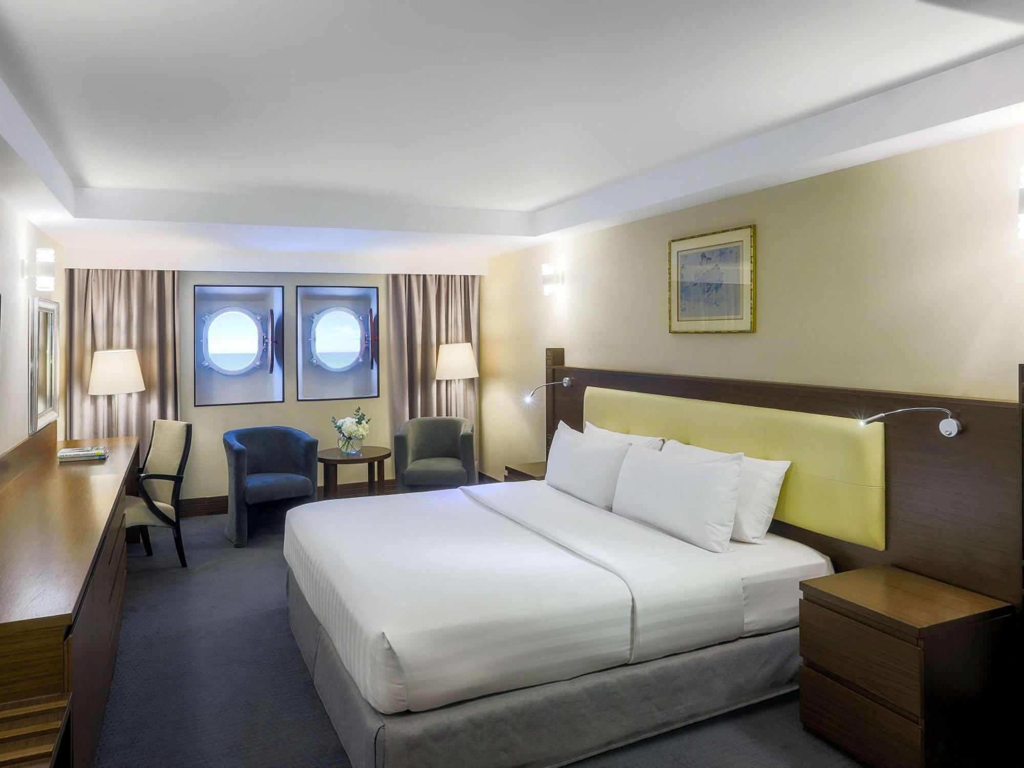 Queen Elizabeth 2 Hotel Dubai Esterno foto