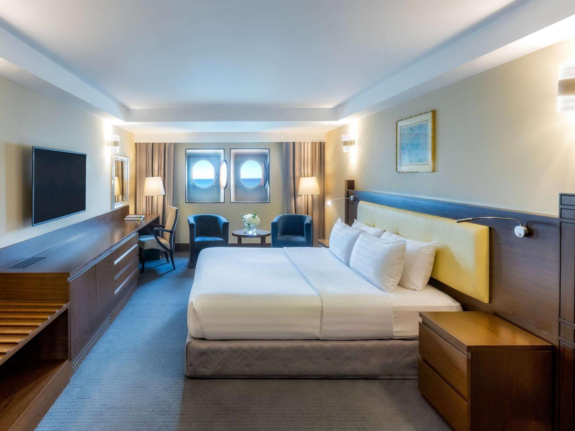 Queen Elizabeth 2 Hotel Dubai Esterno foto