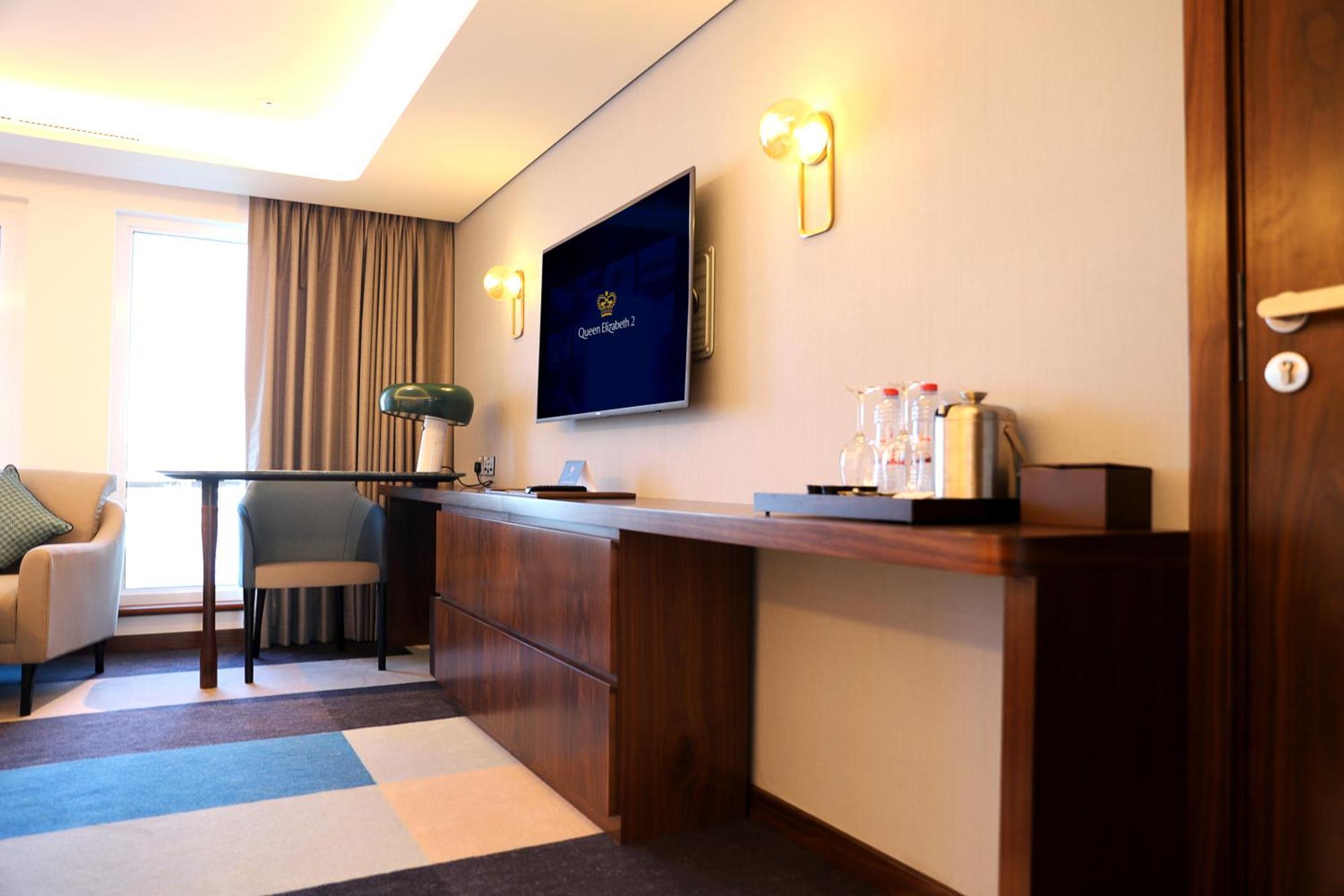 Queen Elizabeth 2 Hotel Dubai Camera foto