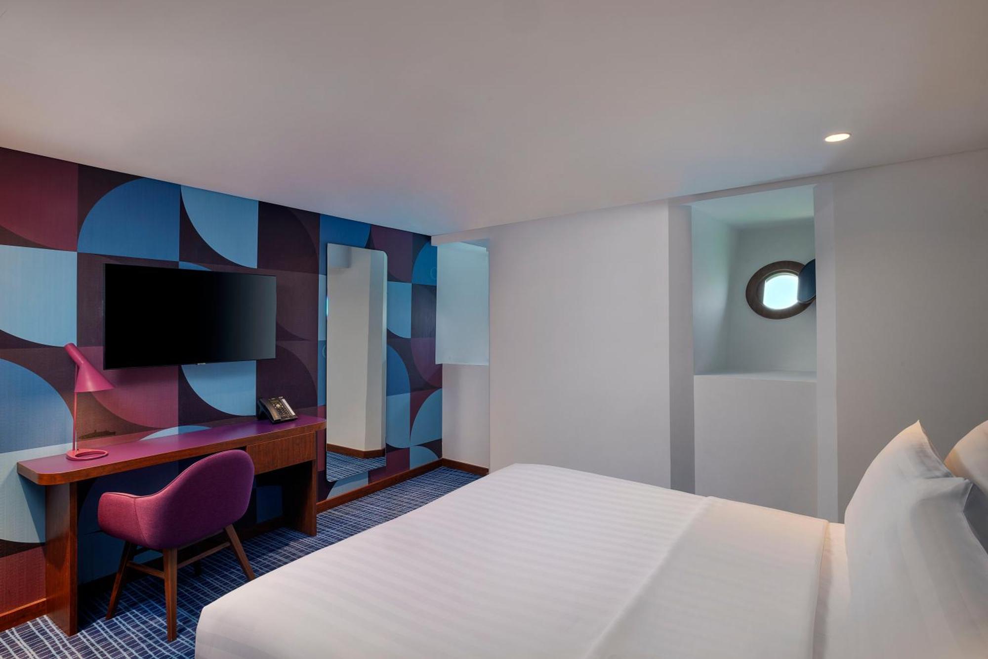 Queen Elizabeth 2 Hotel Dubai Esterno foto
