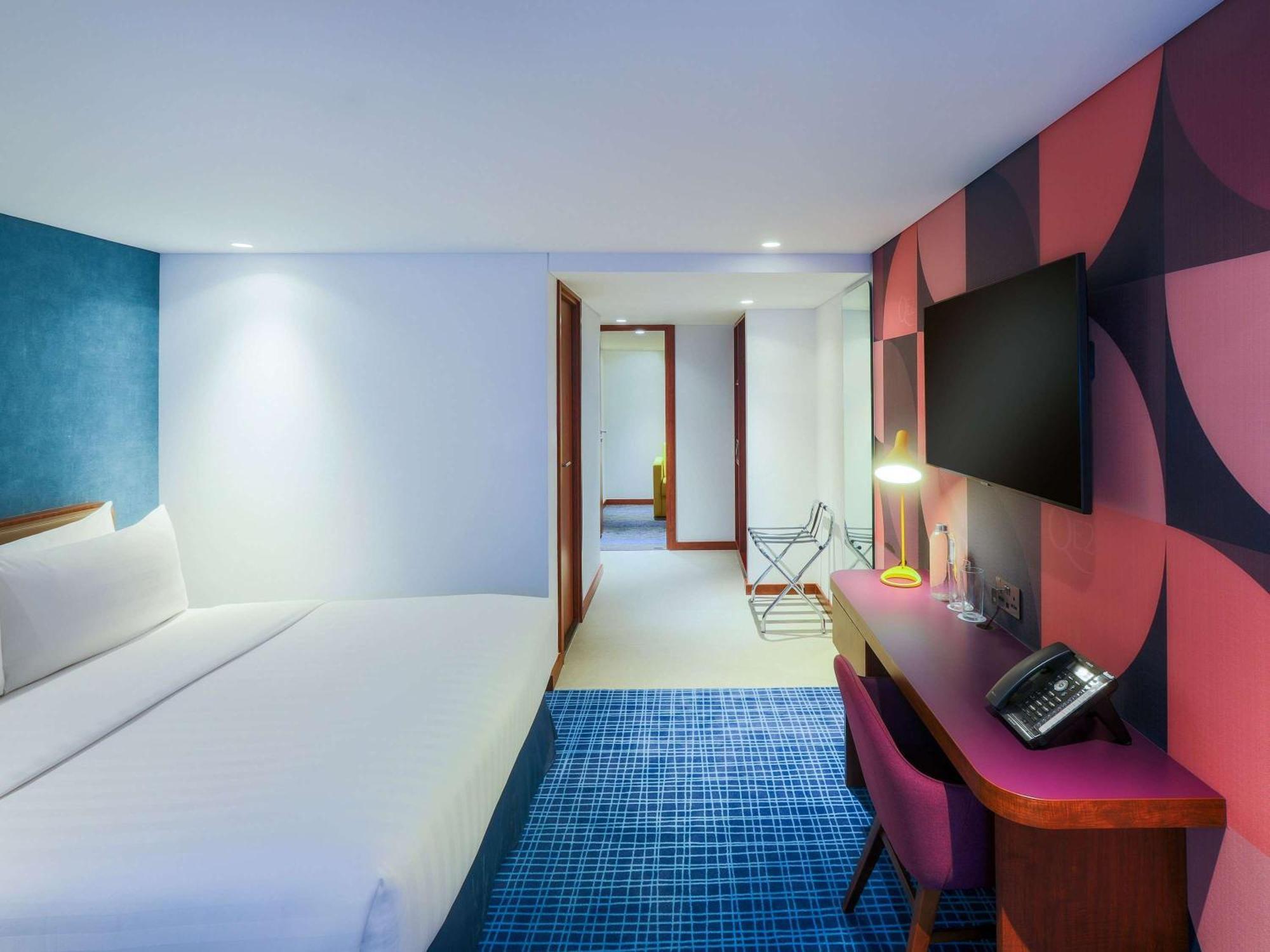 Queen Elizabeth 2 Hotel Dubai Esterno foto