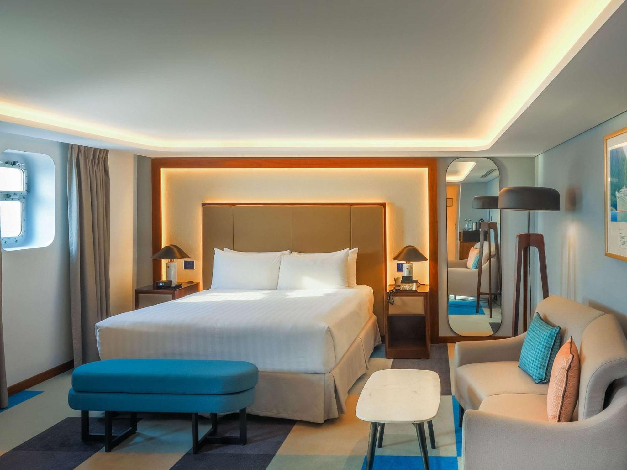 Queen Elizabeth 2 Hotel Dubai Esterno foto