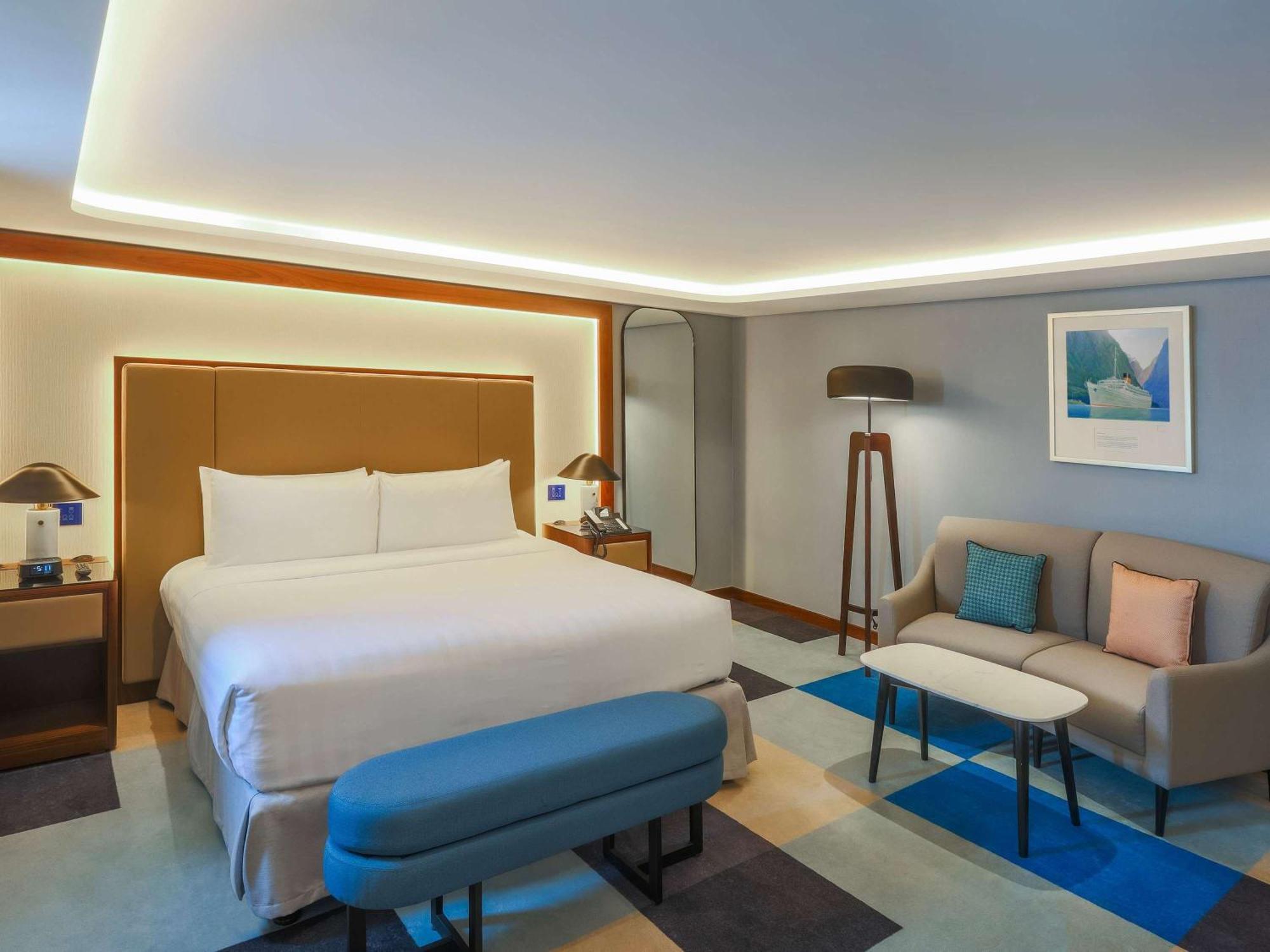 Queen Elizabeth 2 Hotel Dubai Esterno foto