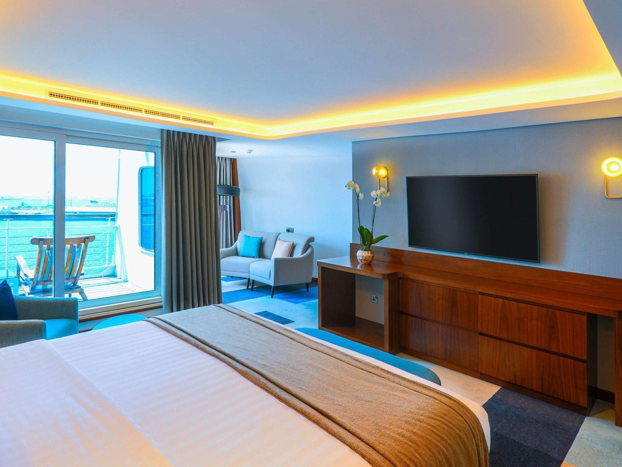 Queen Elizabeth 2 Hotel Dubai Esterno foto