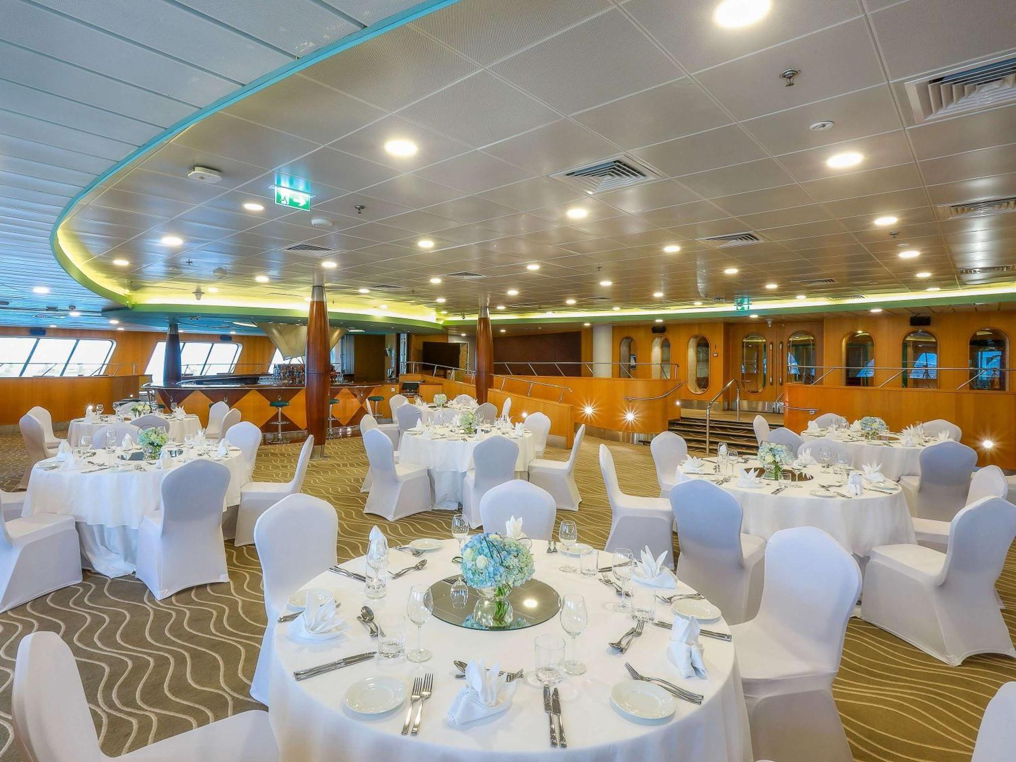 Queen Elizabeth 2 Hotel Dubai Esterno foto