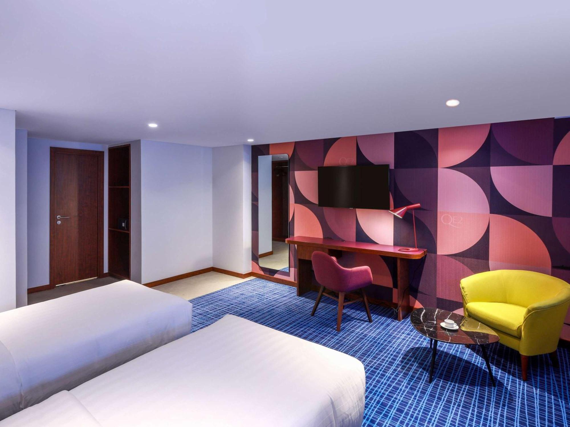 Queen Elizabeth 2 Hotel Dubai Esterno foto
