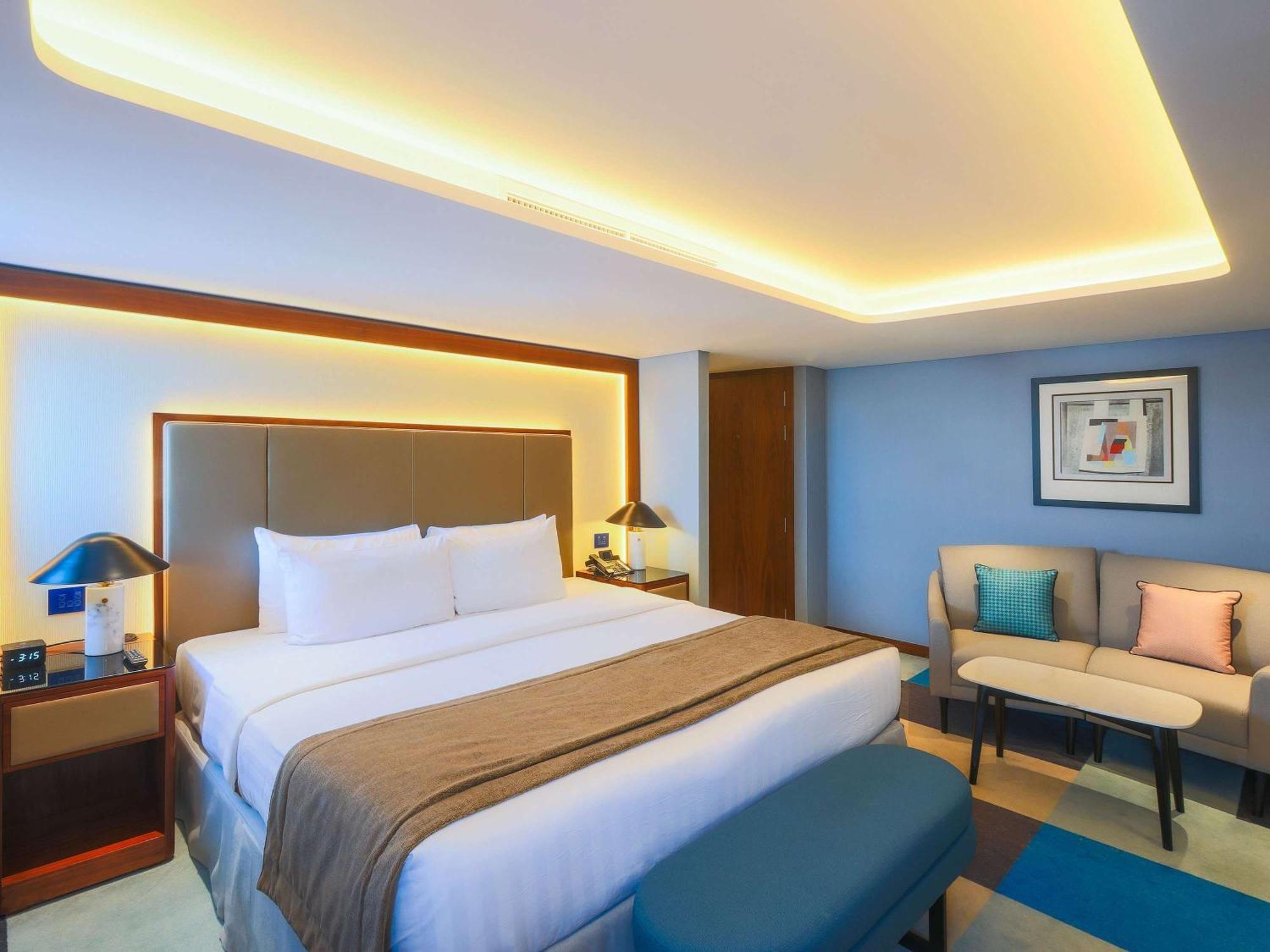 Queen Elizabeth 2 Hotel Dubai Esterno foto