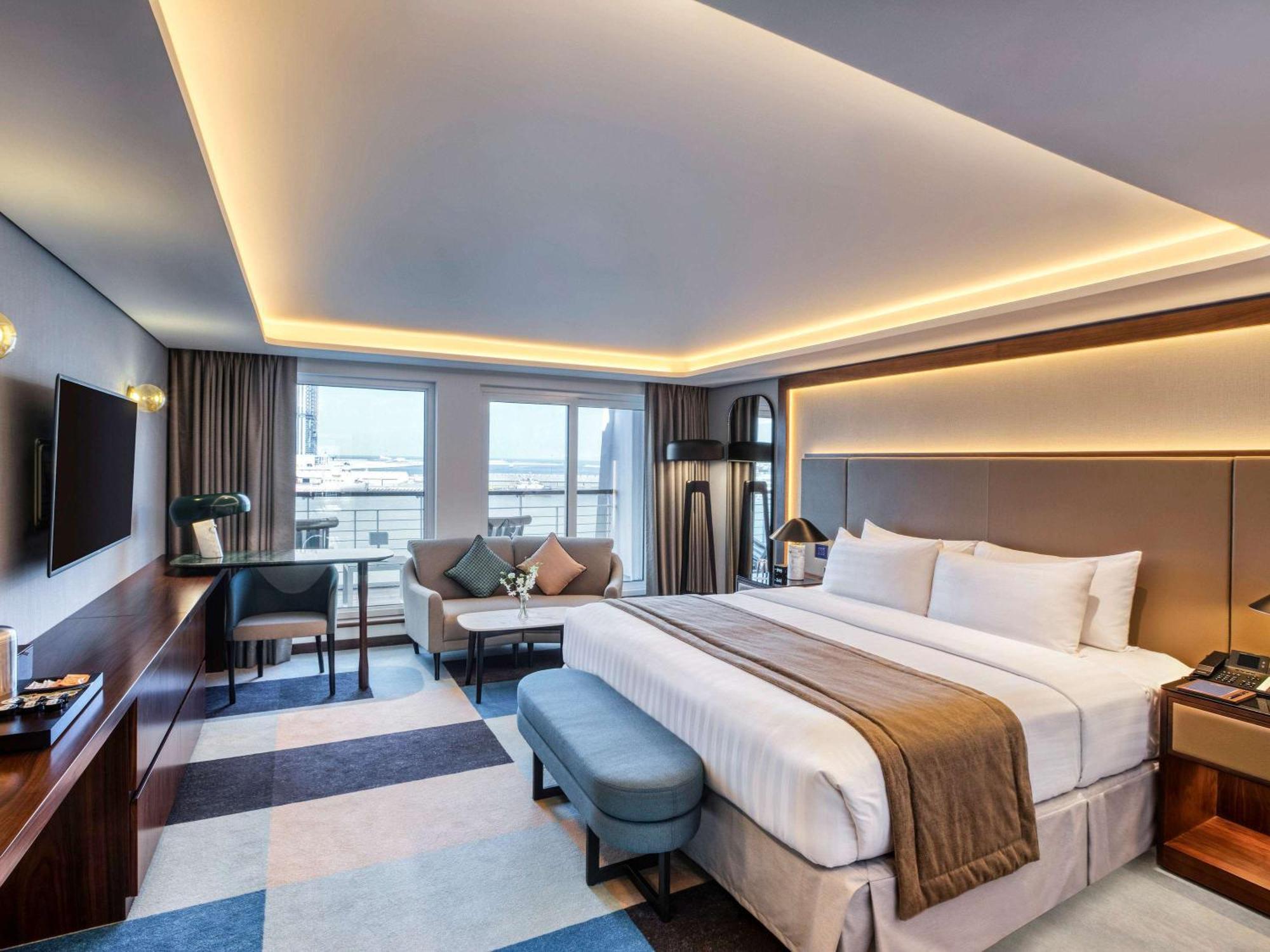 Queen Elizabeth 2 Hotel Dubai Esterno foto