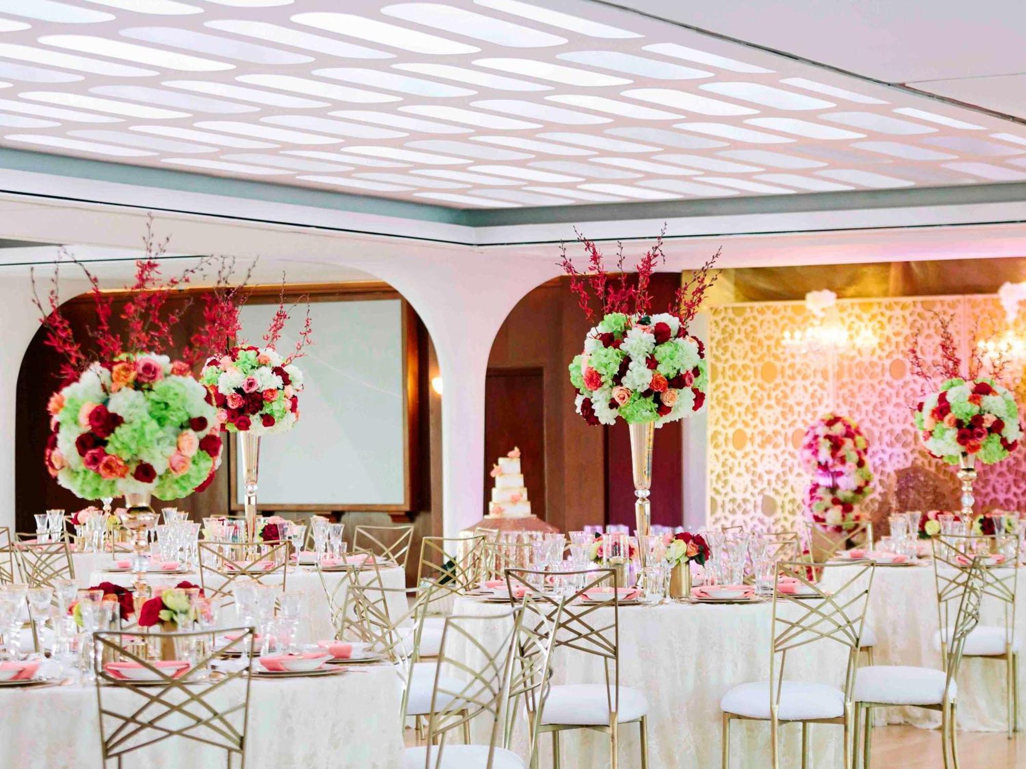 Queen Elizabeth 2 Hotel Dubai Esterno foto